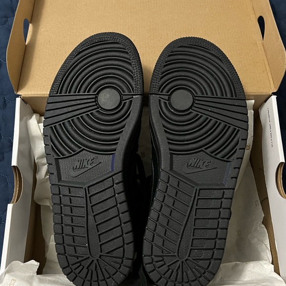 Air Jordan 1 Mid Size 8 - Picture 3 of 7